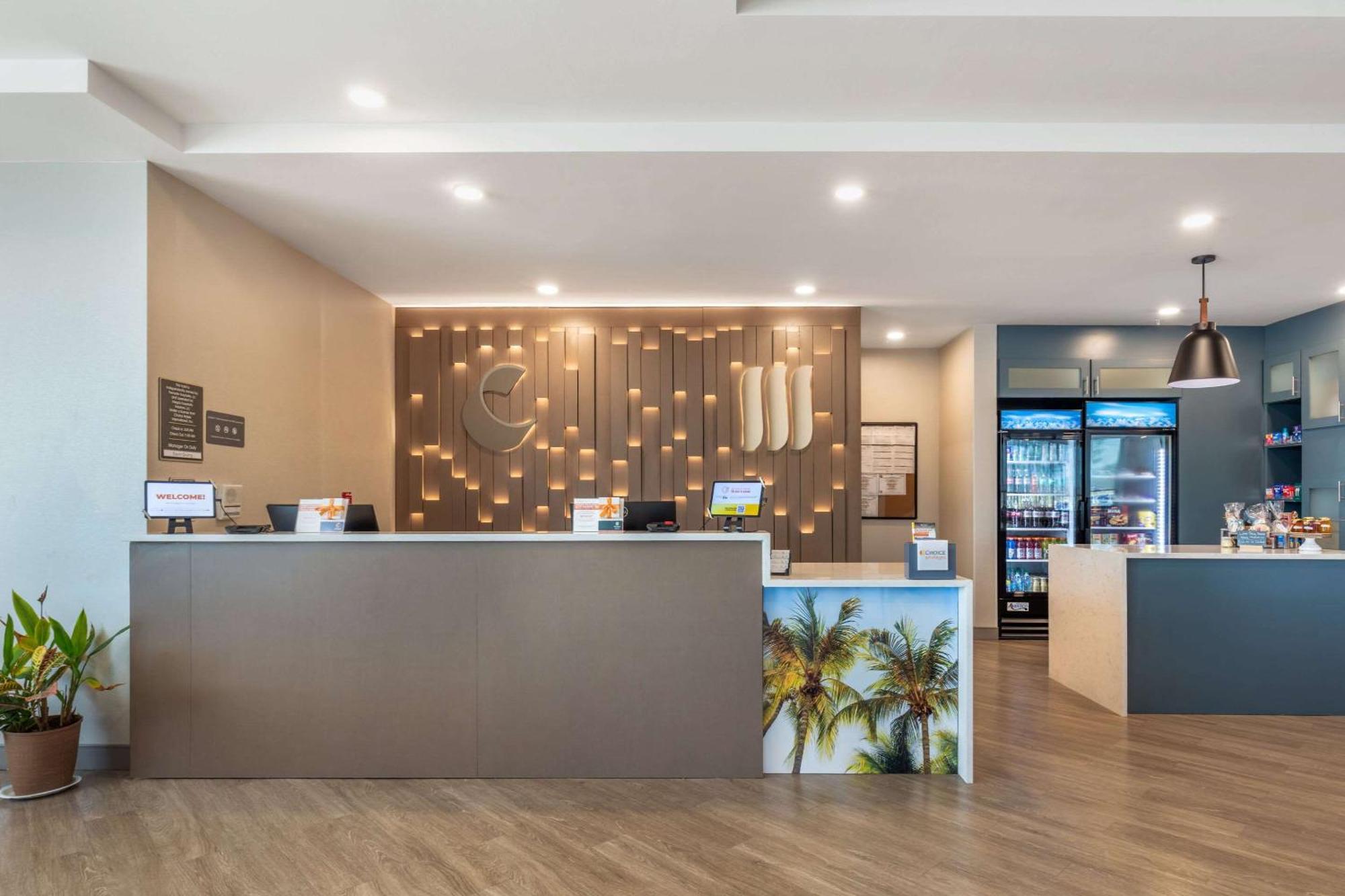 Comfort Suites Fort Myers East I-75 Екстериор снимка