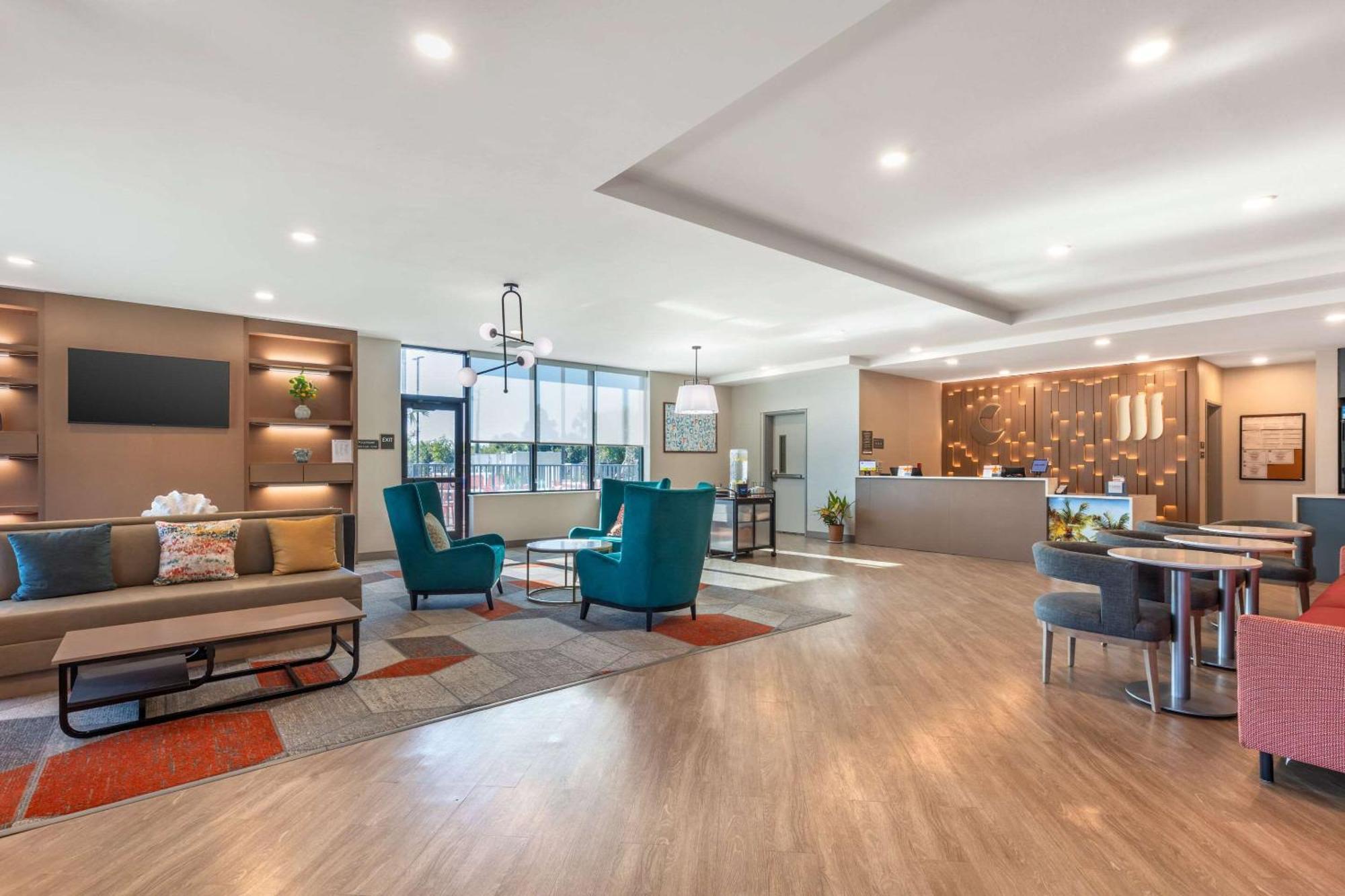 Comfort Suites Fort Myers East I-75 Екстериор снимка