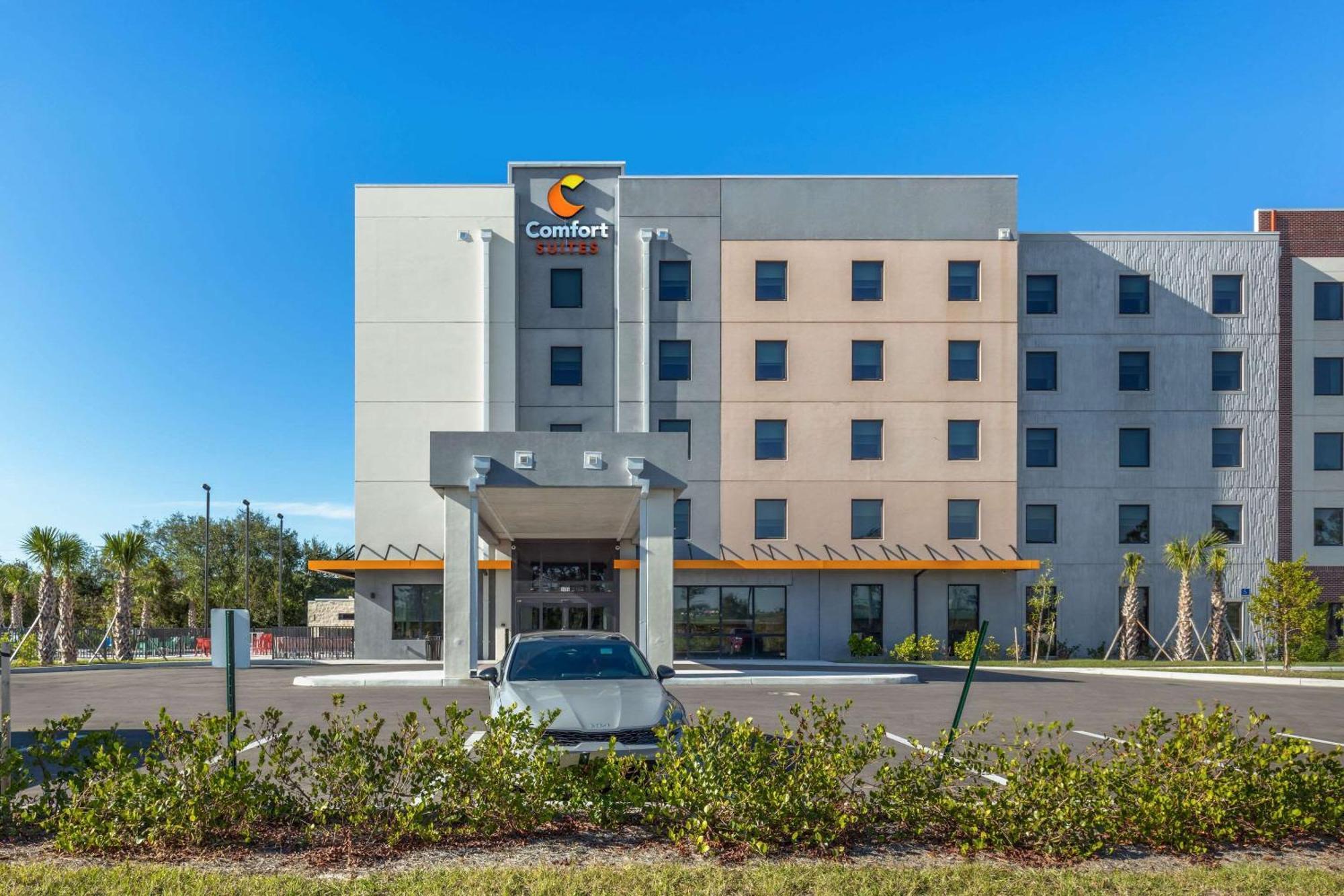 Comfort Suites Fort Myers East I-75 Екстериор снимка