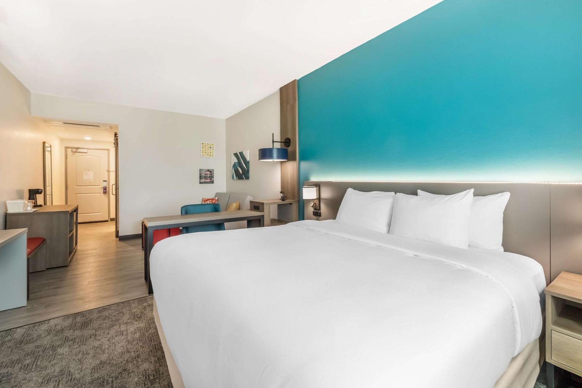 Comfort Suites Fort Myers East I-75 Екстериор снимка