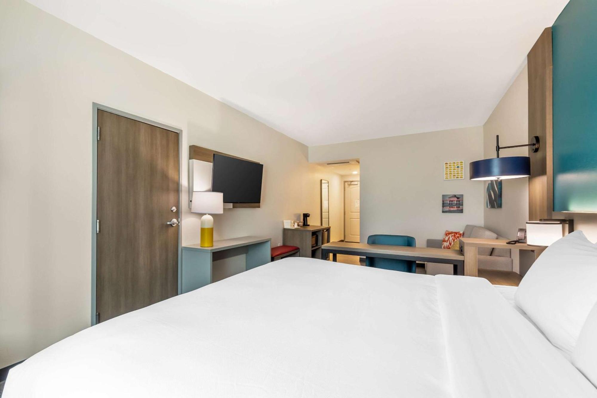 Comfort Suites Fort Myers East I-75 Екстериор снимка