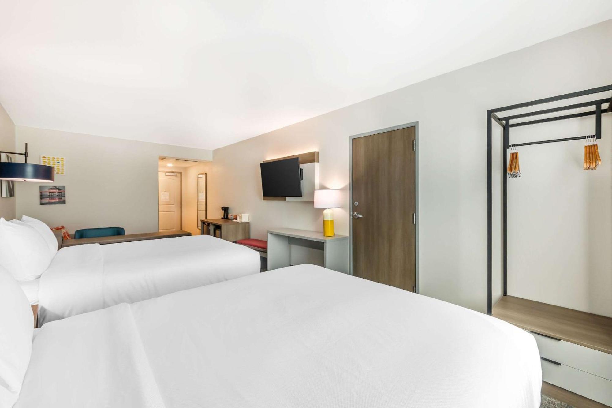Comfort Suites Fort Myers East I-75 Екстериор снимка