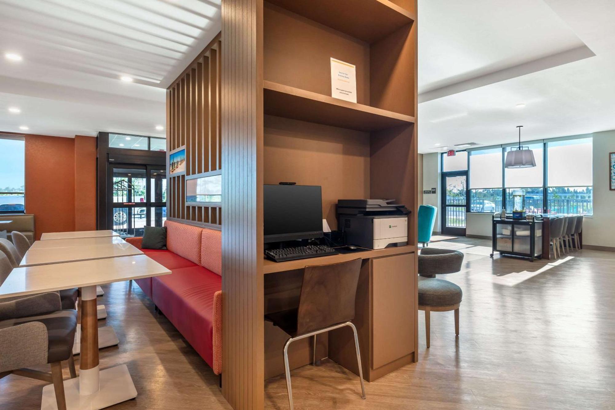 Comfort Suites Fort Myers East I-75 Екстериор снимка