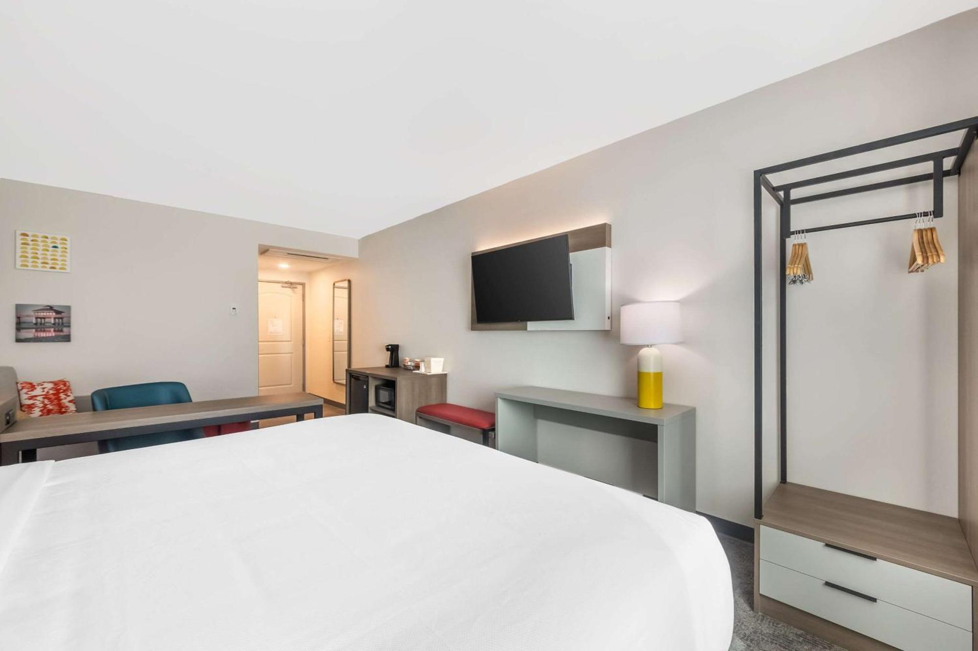 Comfort Suites Fort Myers East I-75 Екстериор снимка