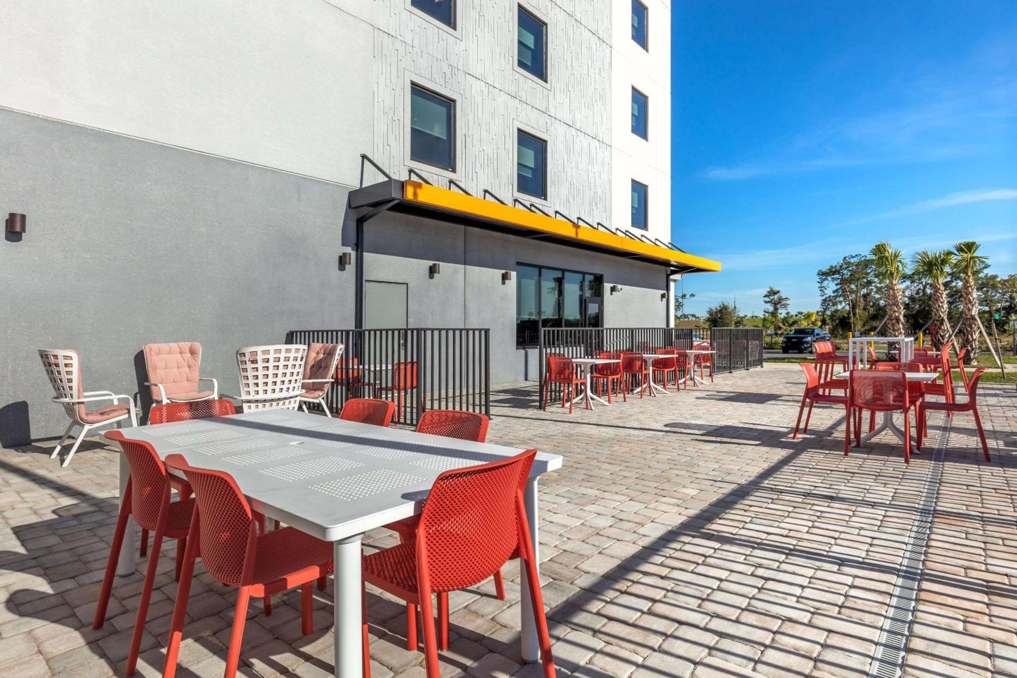 Comfort Suites Fort Myers East I-75 Екстериор снимка