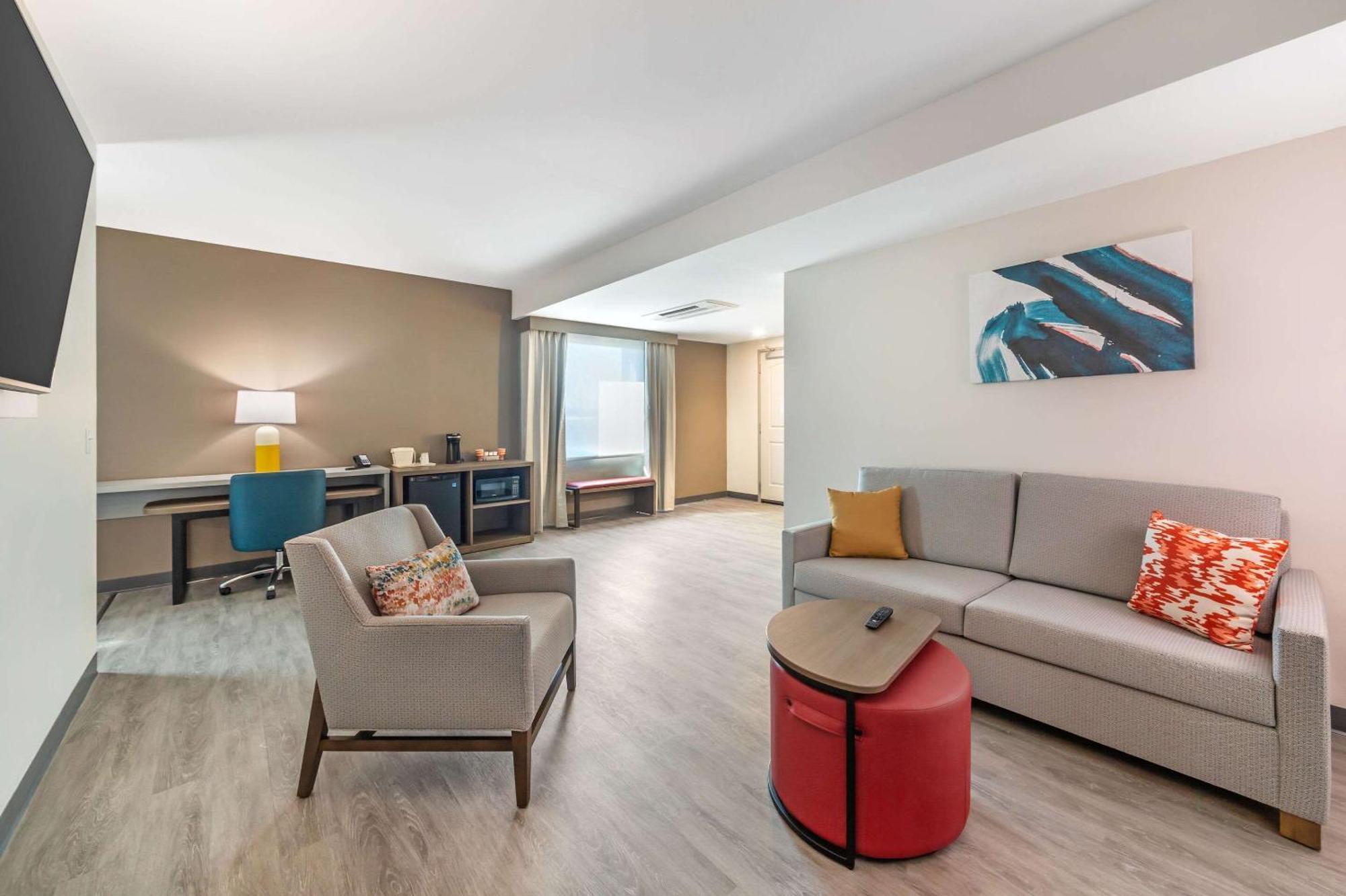Comfort Suites Fort Myers East I-75 Екстериор снимка
