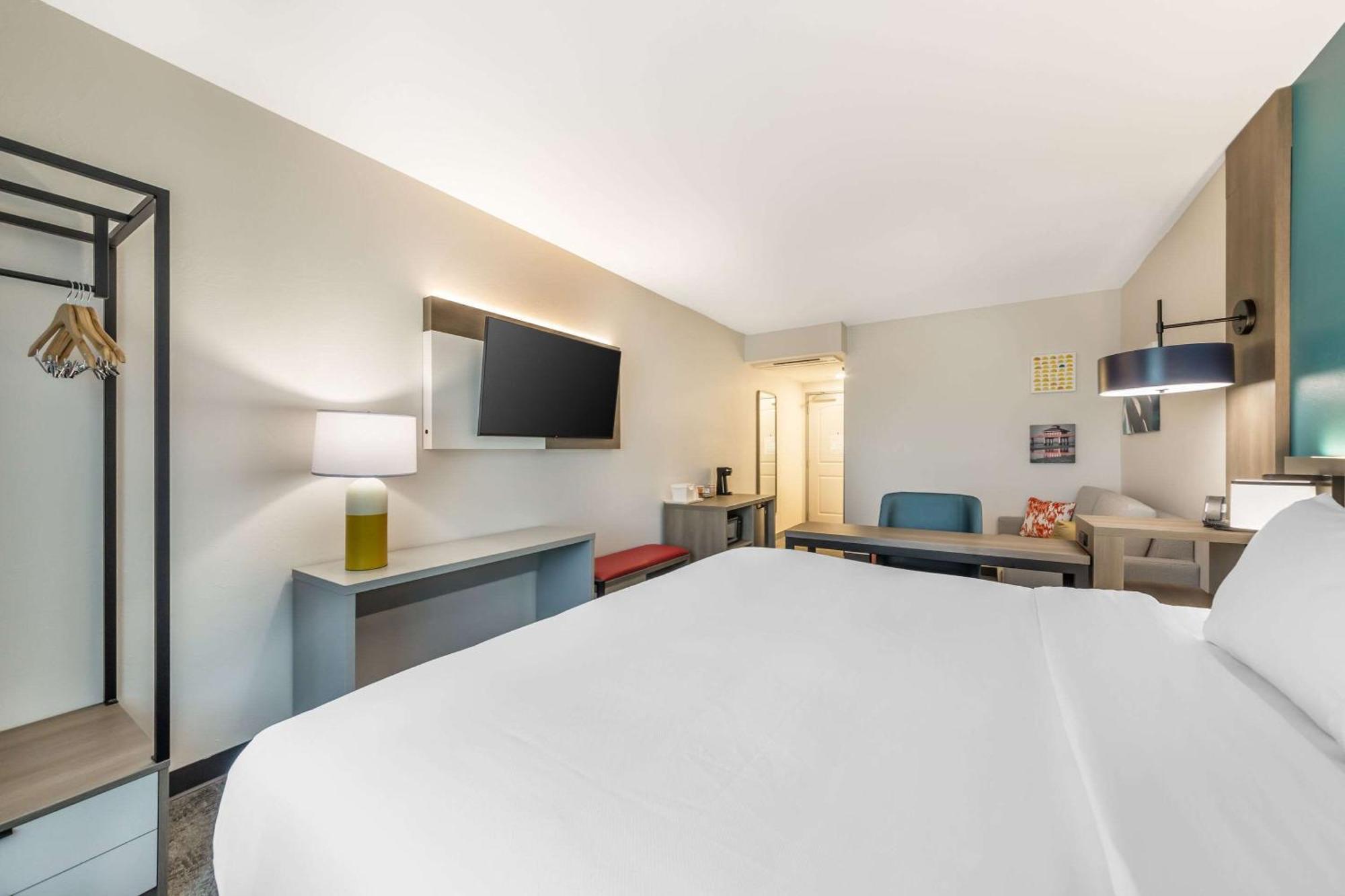Comfort Suites Fort Myers East I-75 Екстериор снимка
