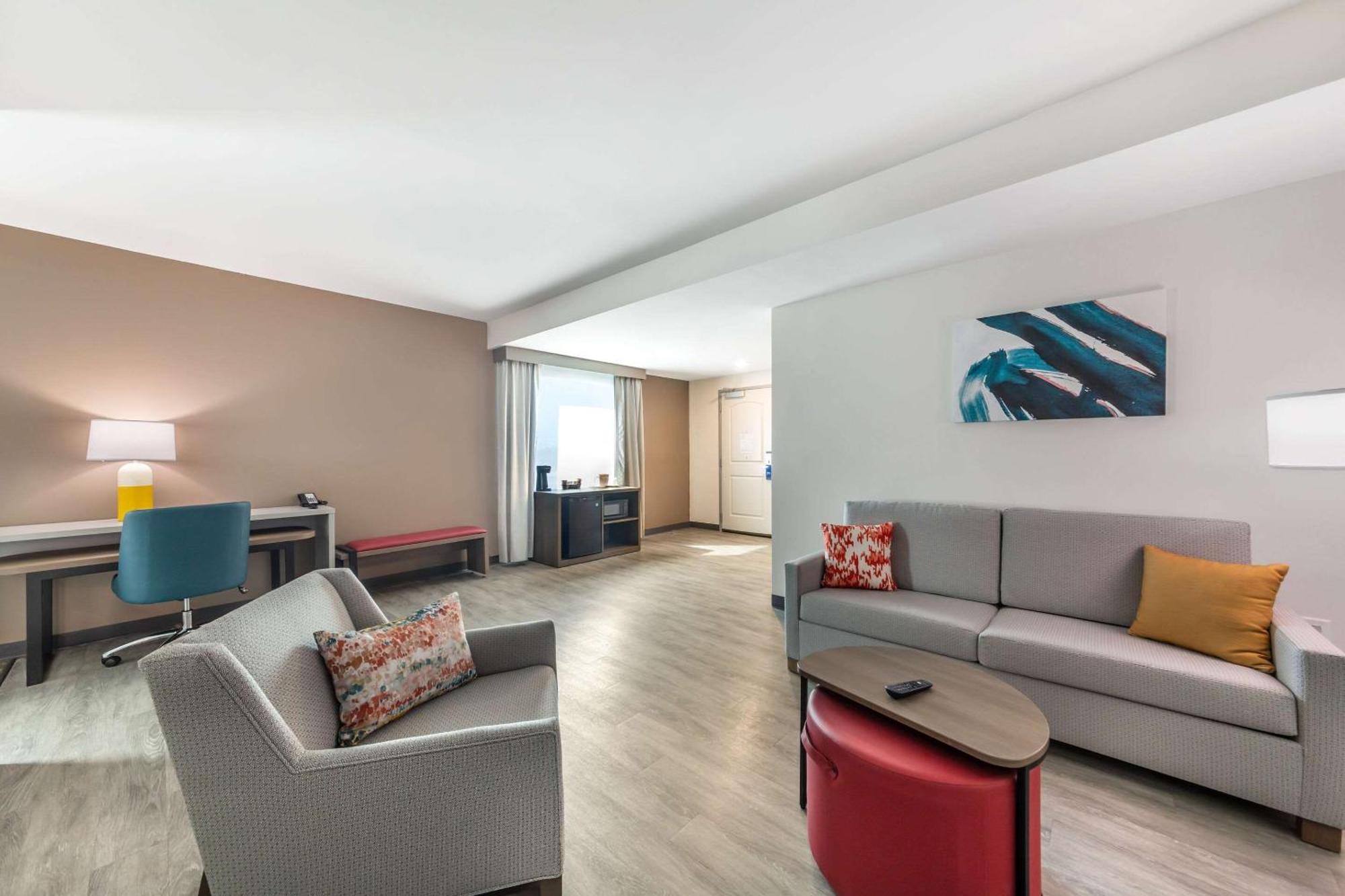 Comfort Suites Fort Myers East I-75 Екстериор снимка