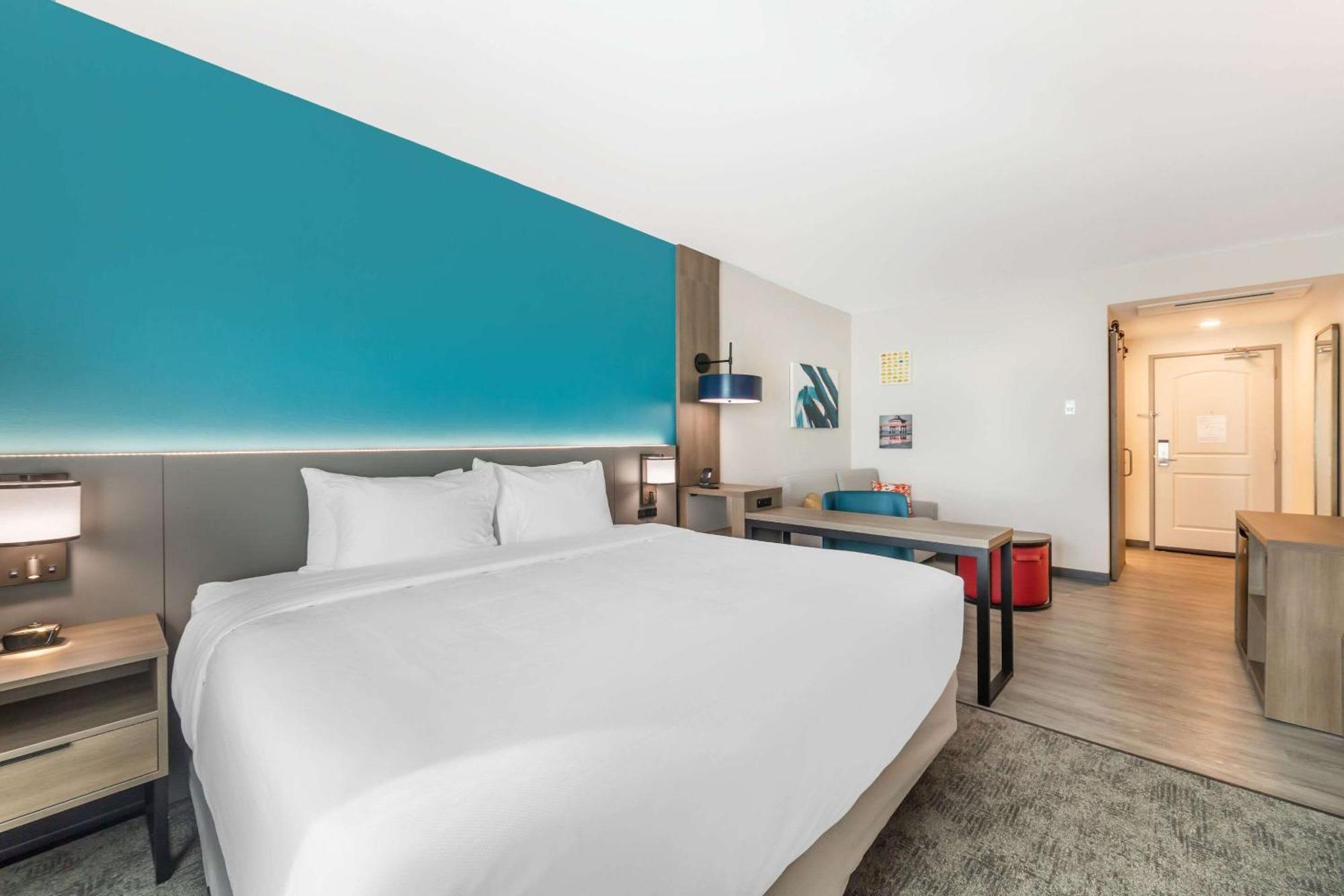 Comfort Suites Fort Myers East I-75 Екстериор снимка